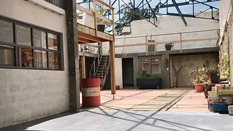 St marc habitation + hangar + atelier avec terrasse.